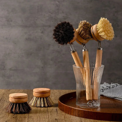 Brosse à vaisselle en bois.