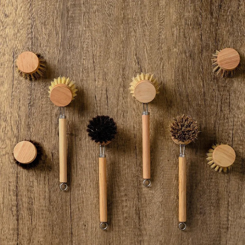 Brosse à vaisselle en bois.